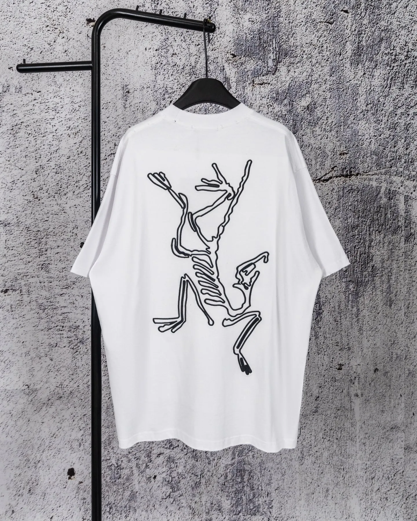 100 ARC'TERYX 26ss New Arrival T ， ，Breathable ， 。 ， ， ， Same Style 。 ， ， ； logo， ， 。Classic Versatile ， 、 ， 、 、 。 ， ， ！ ：Black White Size：M—XXL